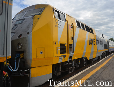 Locomotive VIA905 left side with new colors/ coté gauche avec nouvelle couleurs